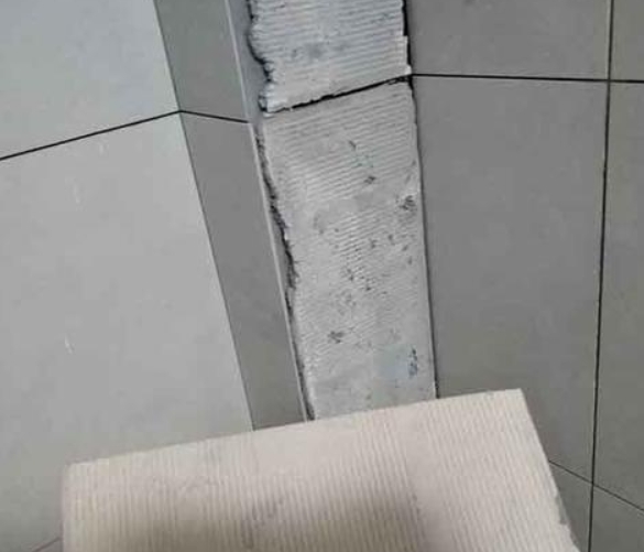 张家港瓷砖空鼓维修公司分享下厨房瓷砖脱落的补救措施。
